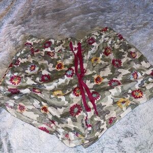 Secret Treasures Camo and Floral Sleep Shorts - Size Small